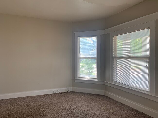 Building Photo - 615 W McClure Ave