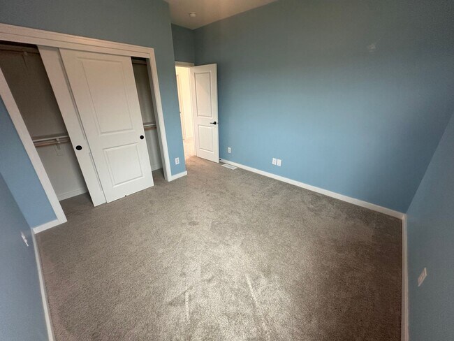 Building Photo - Home For Rent Papillion