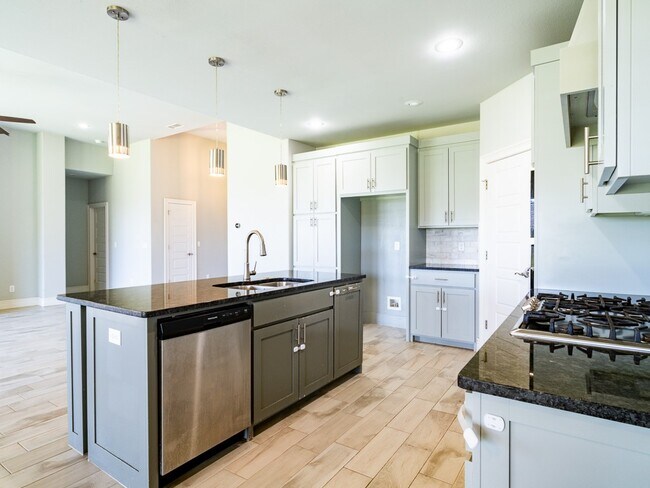 Building Photo - 1671 Sunrise Cir
