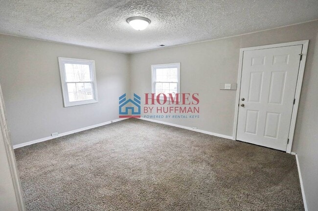 Building Photo - Two Bedroom House