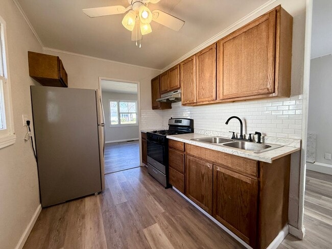 Building Photo - Newly Remodeled 3BR Home + 1 Month Free!