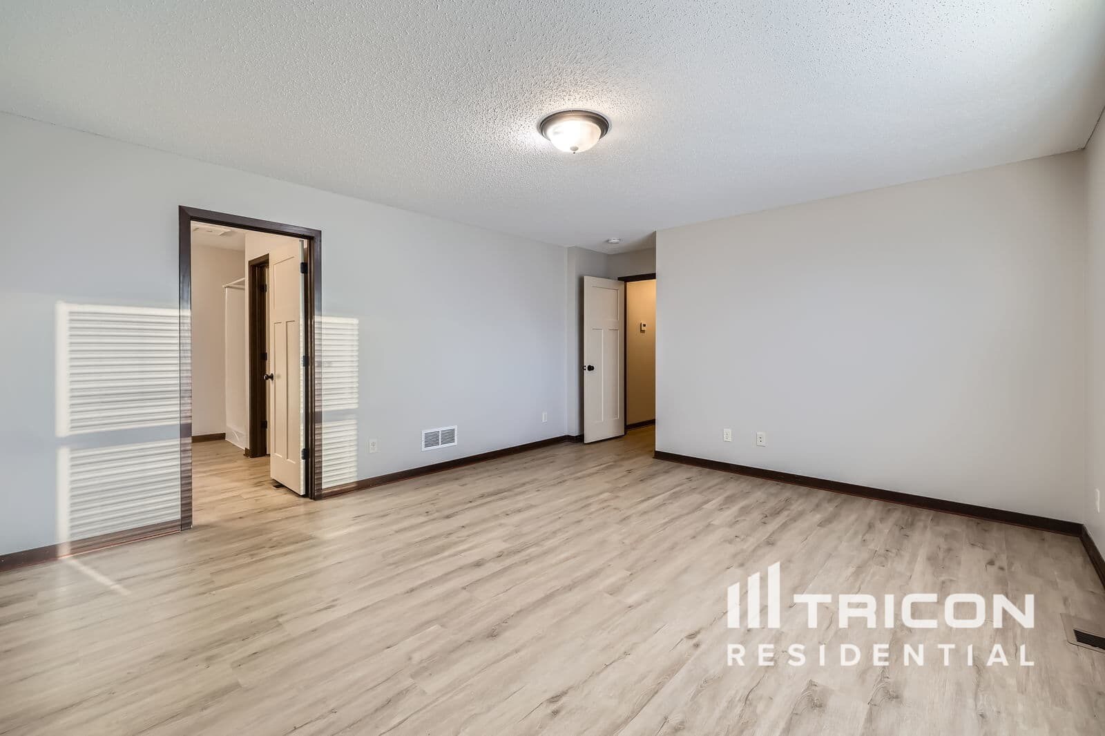 Building Photo - 1074 Landings Ln