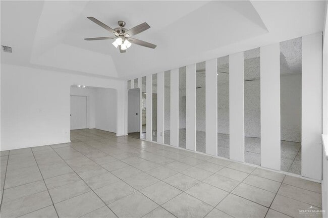 Building Photo - 1307 E Helmer St
