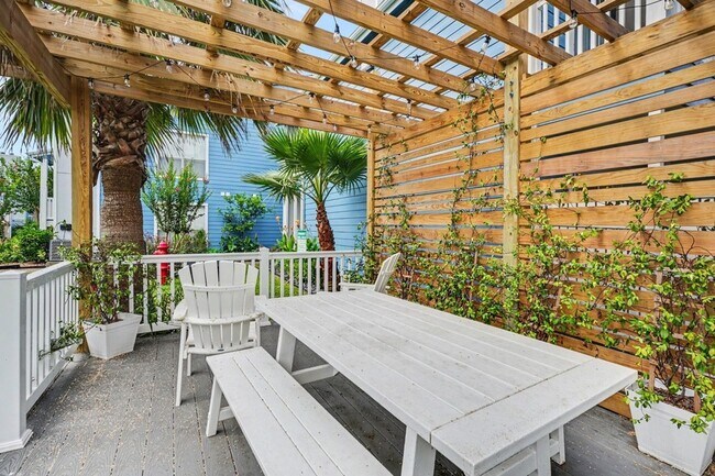 Building Photo - 3506 Cove View Blvd