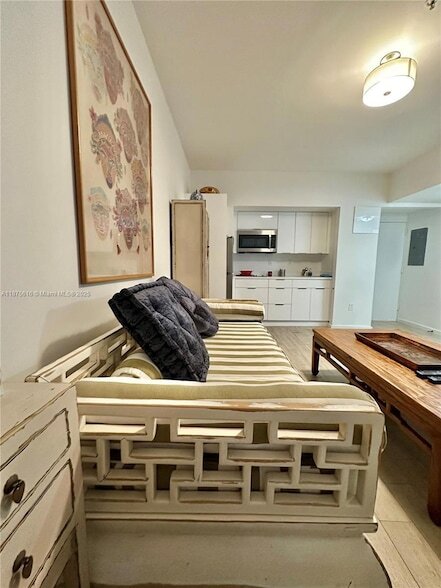 Building Photo - 1611 Meridian Ave