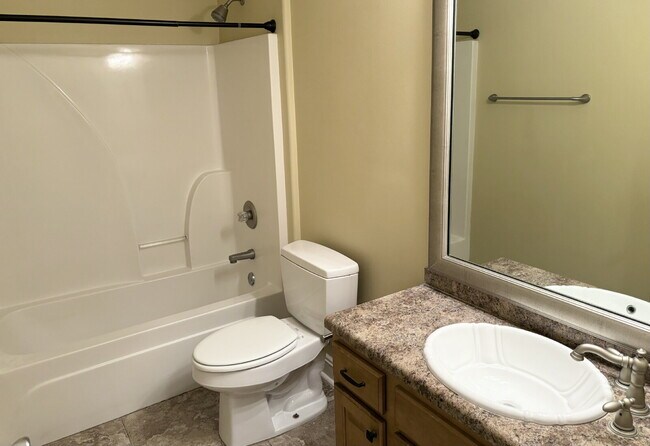Building Photo - "Charming 4-Bed home in Navarre!"