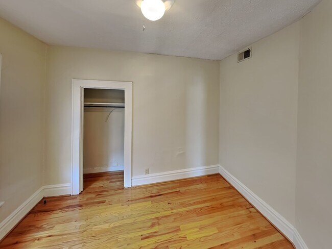 Building Photo - 1712 Summit St