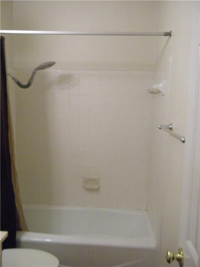 Building Photo - Winchester on West Campus - Huge 2Bd /2Ba - W/D - Reserved Parking - Fireplace - $1600