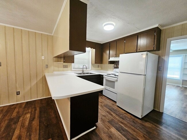 Building Photo - Updated Features