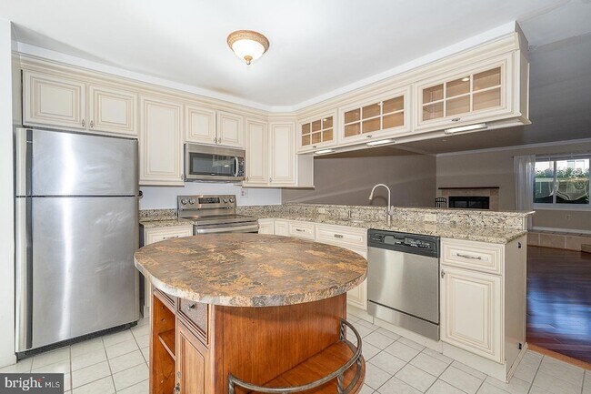 Building Photo - 344 Brigade Ct