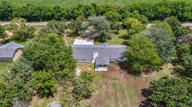 Building Photo - 2243 N Lynnwood Dr