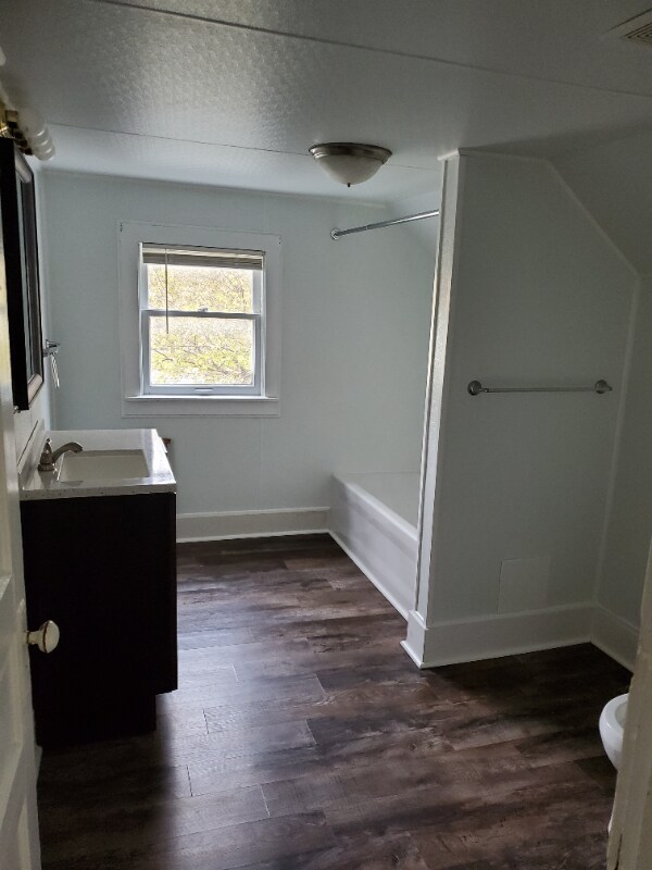 Building Photo - 548 Beech St