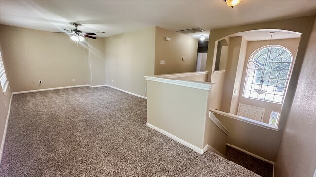 Building Photo - 374 Lake View Dr