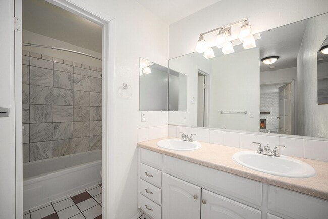 Building Photo - 9626 E Kansas Cir