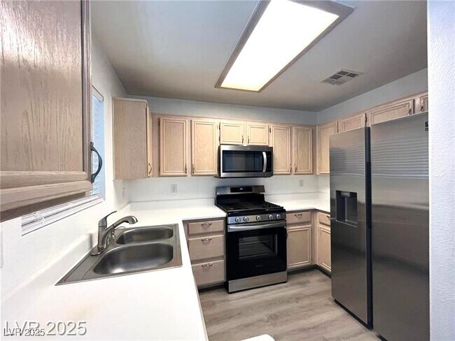 Building Photo - 8017 Cherish Ave