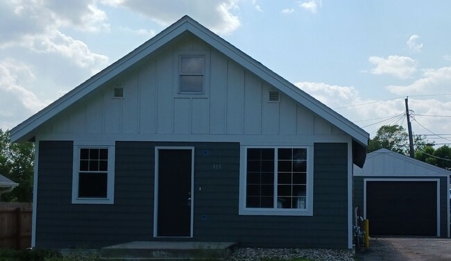Primary Photo - Charming 3 bedroom Home for rent in Sioux ...