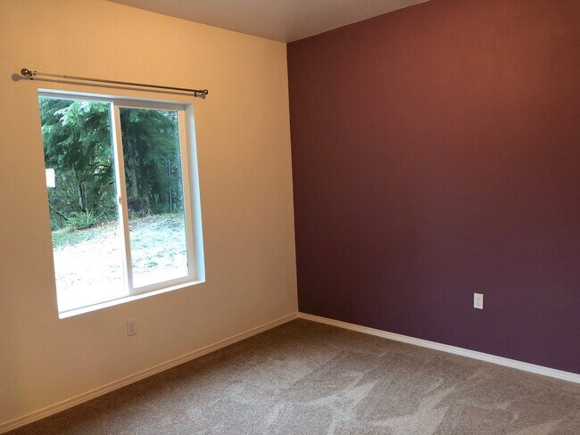 Building Photo - Beautiful 3 Bedroom rambler on a large and peaceful lot!