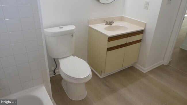 Building Photo - 1007 Summerglenn Ct