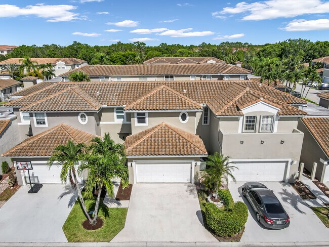 Building Photo - 5611 NW 118th Dr