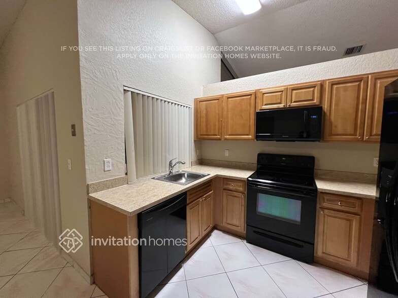 Building Photo - 10663 NW 32nd Ct