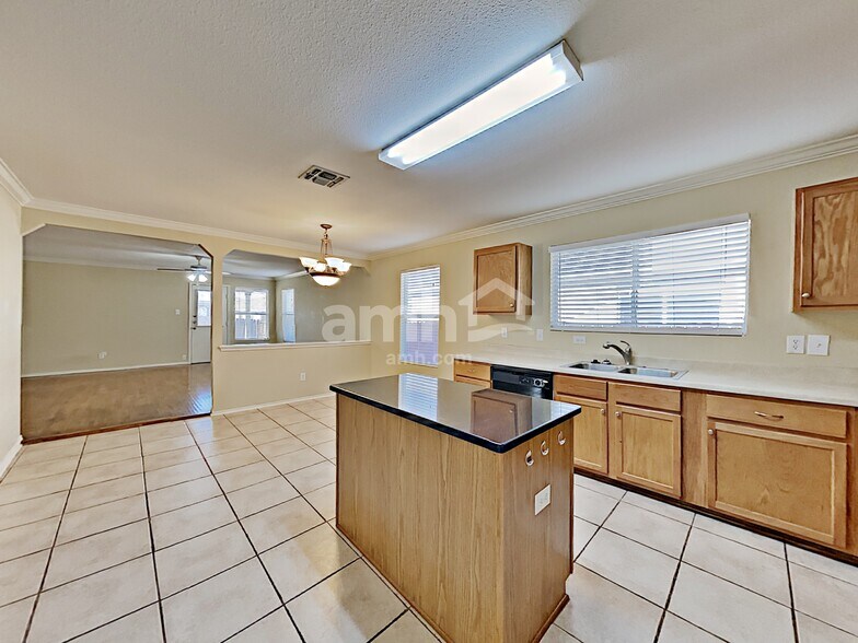 Building Photo - 24727 Maple Crest