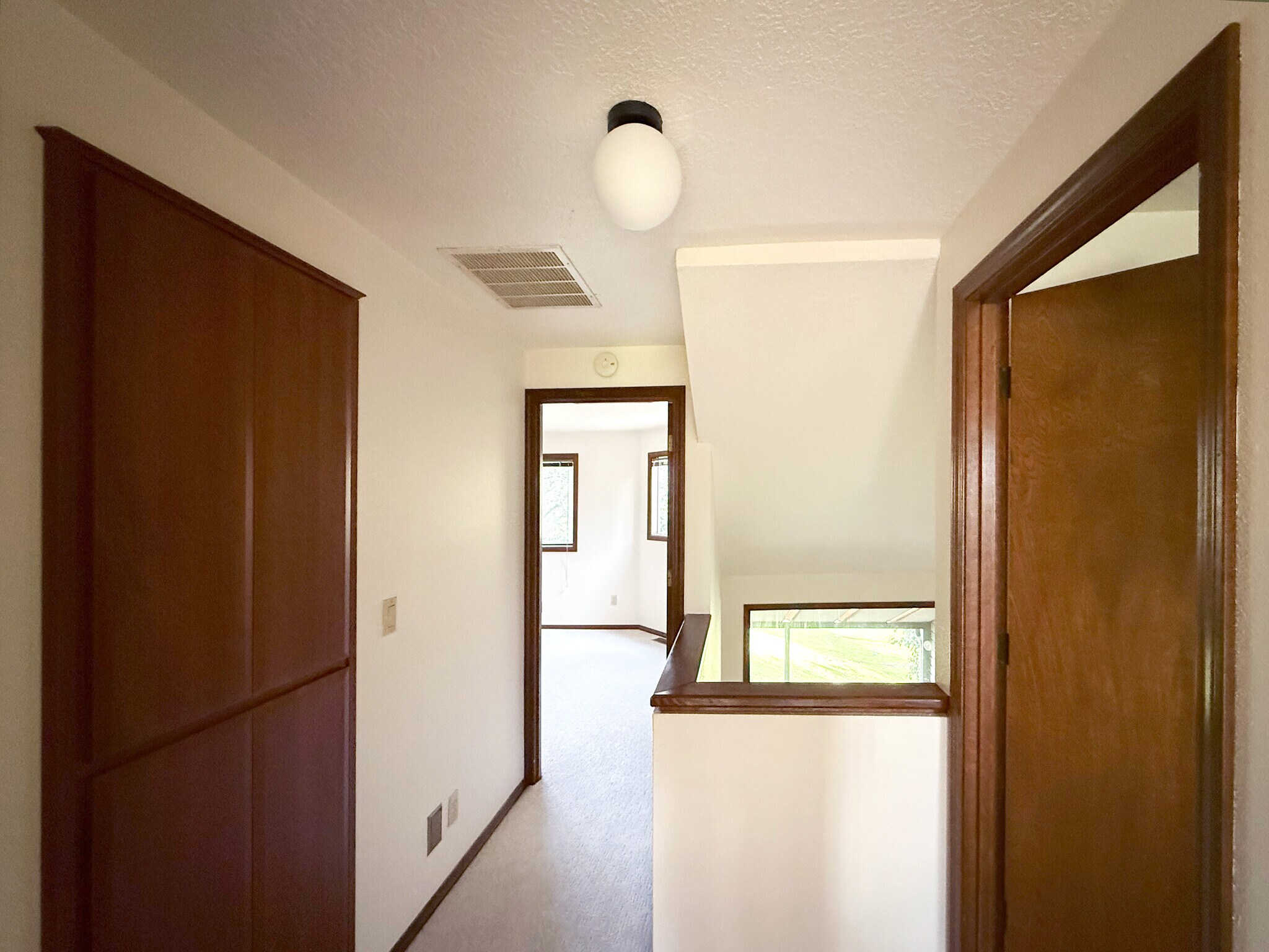 Building Photo - 8949 SW Fairview Pl