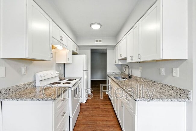 Building Photo - 3512 Bancroft Dr