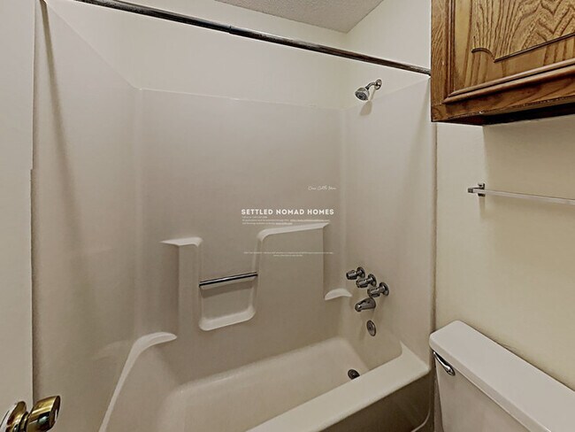 Building Photo - Lovely home in the heart of Blue Ridge