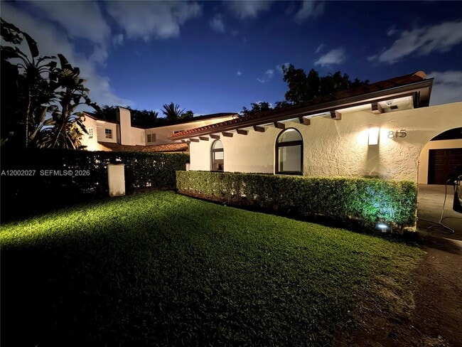 Building Photo - 815 Valencia Ave