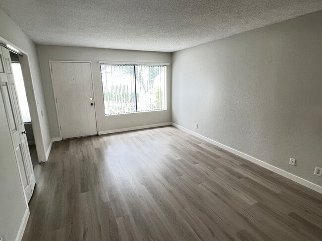 Building Photo - Charming 4 Bed 3 Bath Brea Townhome with P...