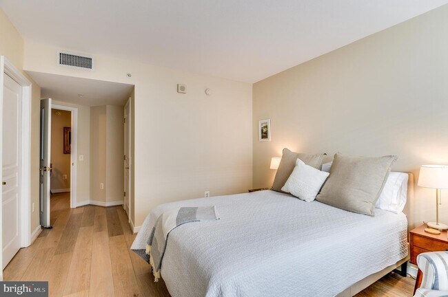 Building Photo - 631 D St NW