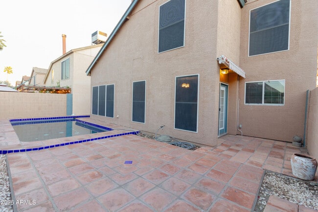 Building Photo - 506 E Utopia Rd