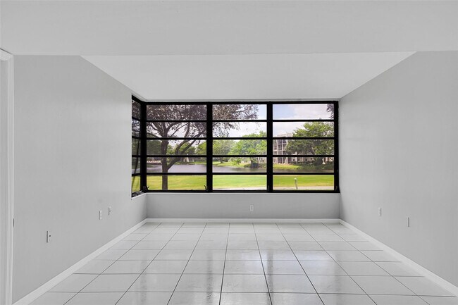 Building Photo - 1713 Whitehall Dr