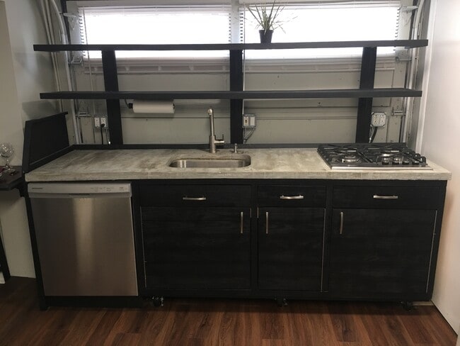 Building Photo - 415 9th St