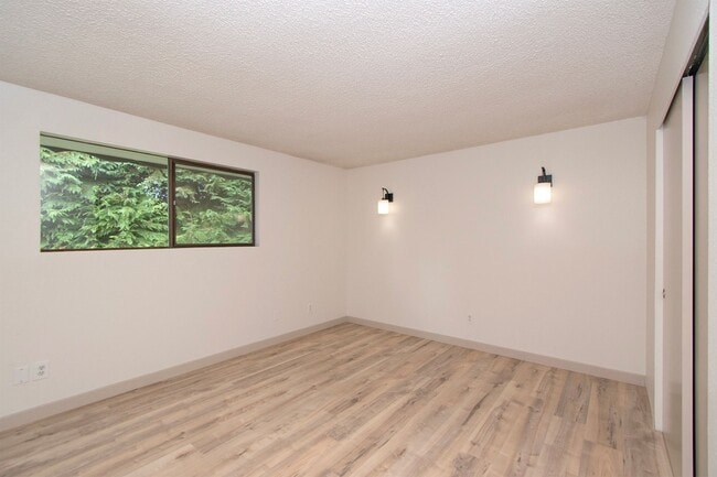 Building Photo - Duplex in Quiet Area of Sequim