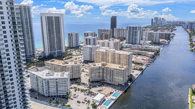 Building Photo - 1825 S Ocean Dr