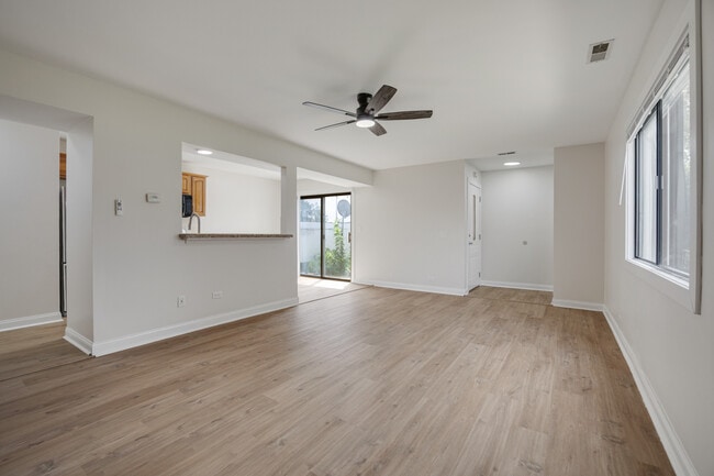Building Photo - 40 N Waterford Dr