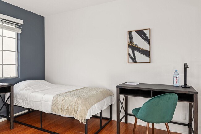 Building Photo - 10777 Ashton Ave