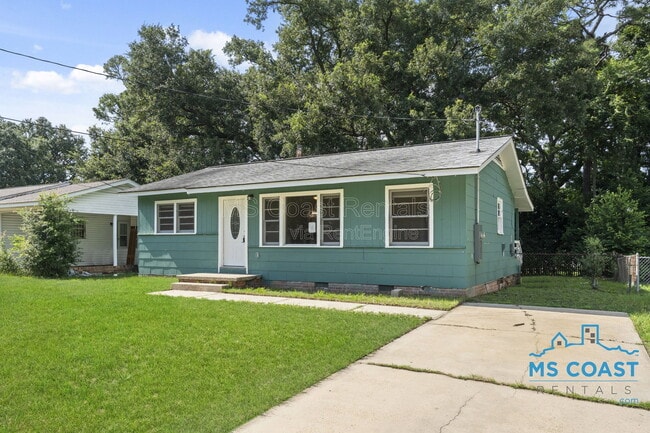 Building Photo - 2050 North Dr