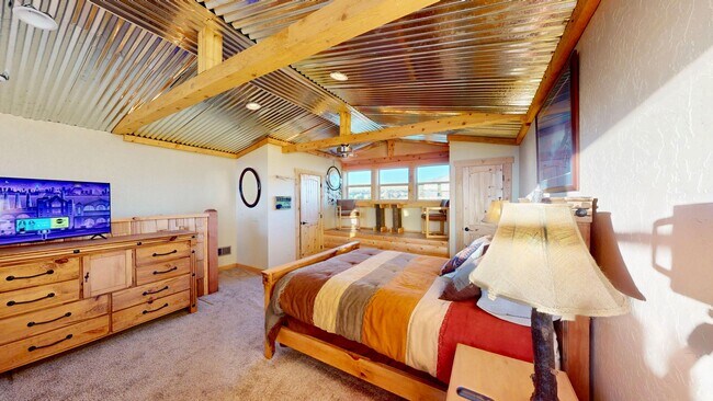 Building Photo - Beautiful Home on 10 Private Acres