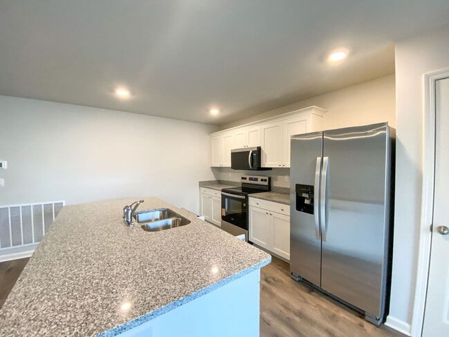 Building Photo - 3 bed 2 bath new construction by DR Horton