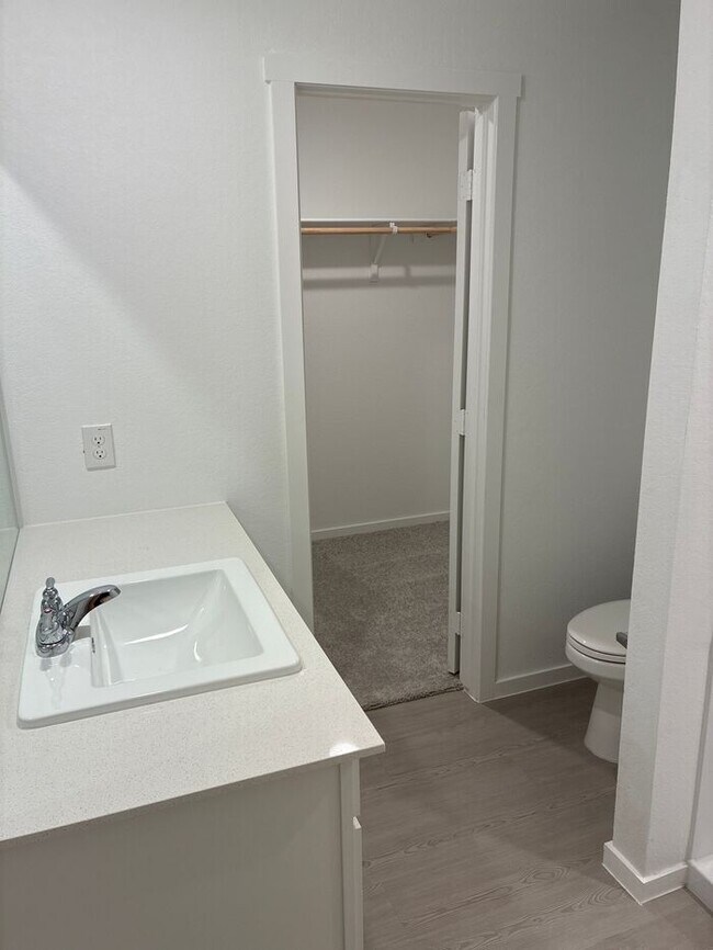 Building Photo - Charming 4 beds 2 baths in San Antonio!