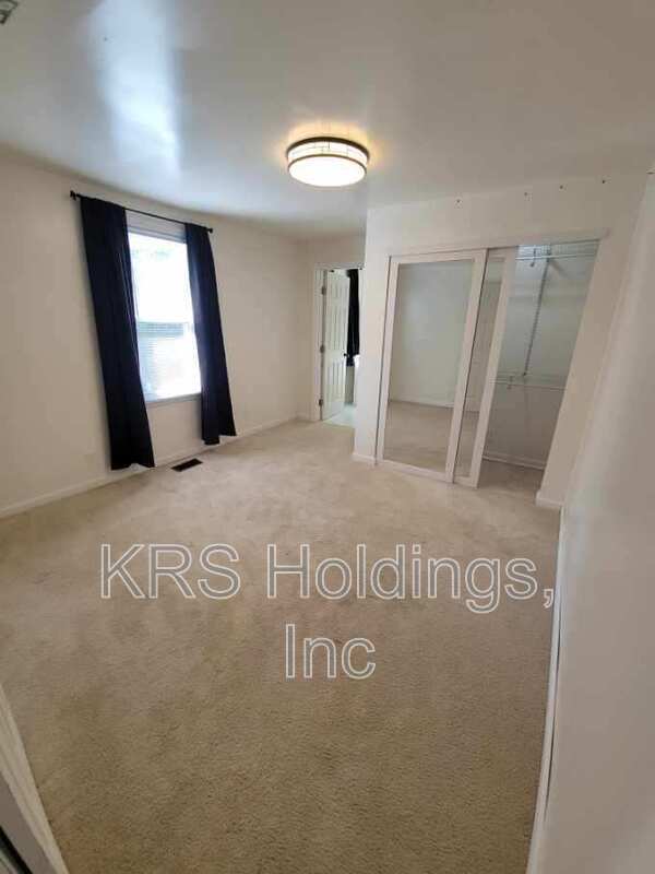 Building Photo - 1112 Hoover Ave