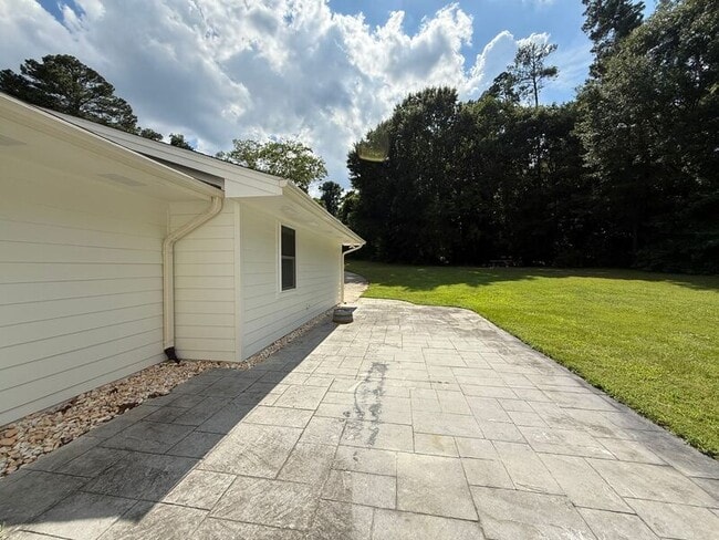 Building Photo - 5305 Castlebrook Dr