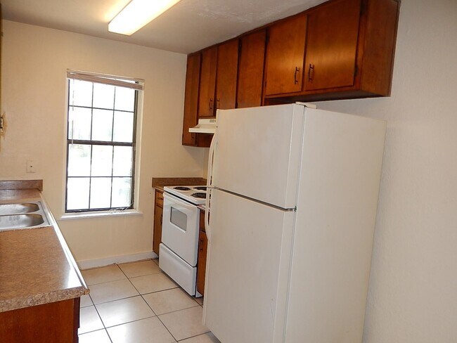 Building Photo - 3200 Nekoma Ln