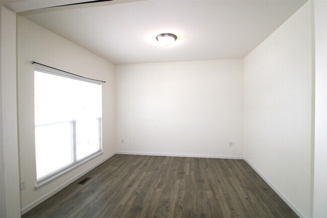 Building Photo - 130 Prairie Wind Dr