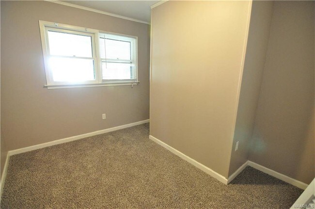 Building Photo - 334 Dee Dr