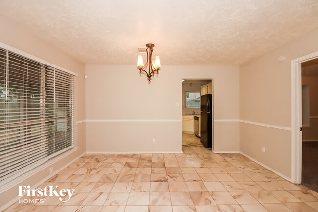 Building Photo - 12314 Meadow Ridge Dr