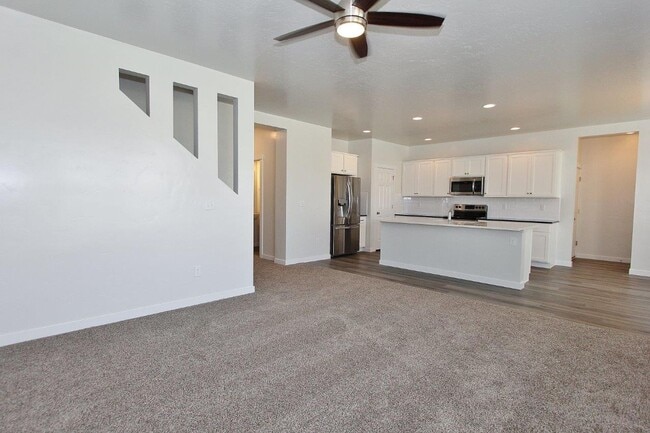 Building Photo - Immaculate & Spacious home in West Meridian