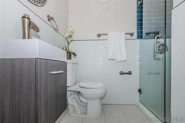 Building Photo - Remodeled 3 bedroom 2 bath.  Fenced yard. Outdoor shower, deck ,attached garage. Near beaches.